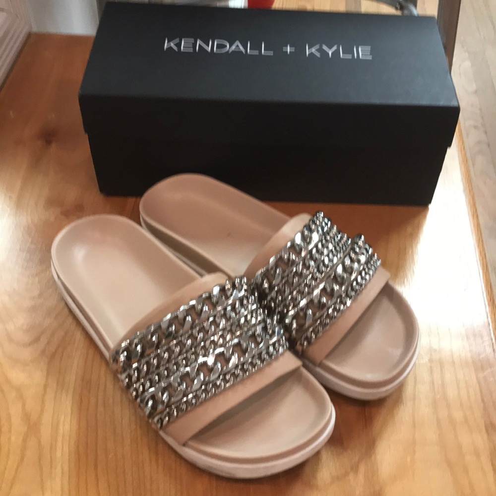 Shiloh lea chain wedge slide
